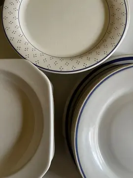 lot d’assiettes et ustensiles vintage de qualité
