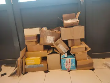 Plein de cartons toutes tailles pour emballage