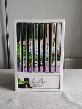 Bibliothèque Livres vient être Larousse