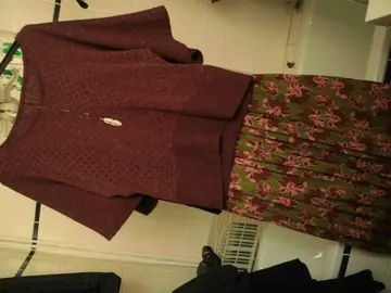 ensemble bordeau tunique et jupe plissée TAILLE 1 (38/0)