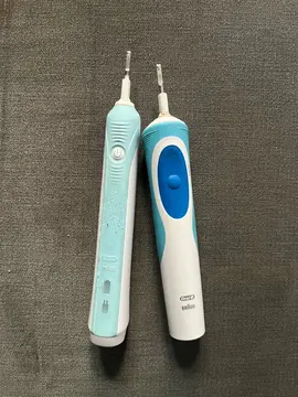 2 brosses à dents électriques