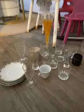 lot de verres , bougeoir etc