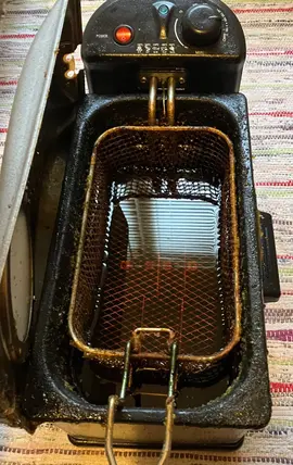 friteuse fonctionnelle mais très engraissée