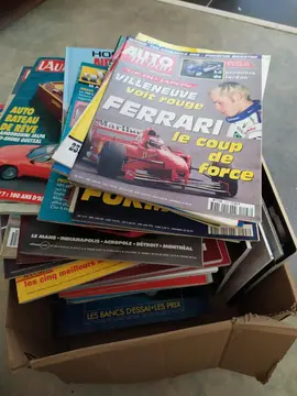 lot de revues sur l'automobile.