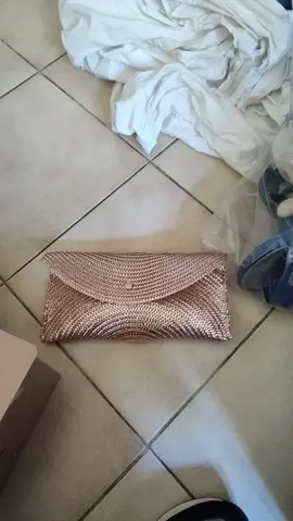 pochette dorée femme