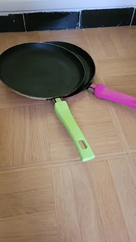 2 poêles