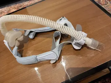 donne masque nasal pour appareil apnée du someil
