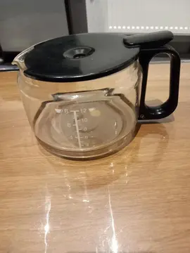 donne verre cafetière