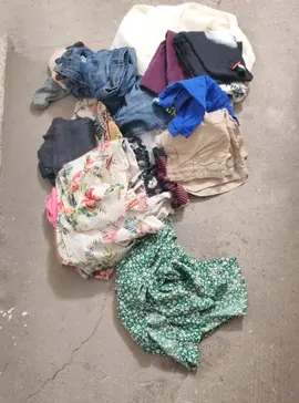 Vêtements variés au choix