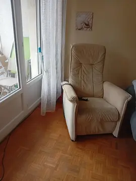 je donne fauteuil avec télécommande