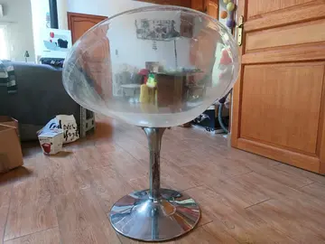 CHAISE TOURNANTE TRANSPARENTE