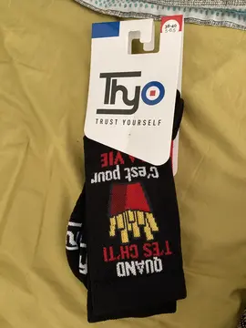 Chaussettes T 38-40 jamais mises (avec étiquette)