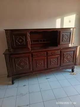 BUFFET EN BOIS STYLE BASQUE