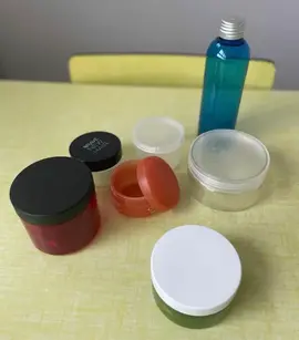 pots et bouteilles cosmétiques