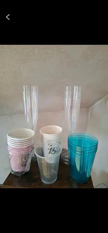 verres plastique et carton
