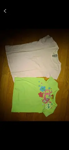 2 t.shirts 👧 6 ans