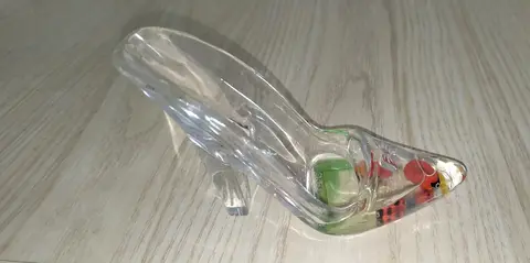 Chaussure à talon décorative porte-telephone