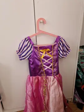 2 robes princesse taille 10/12 ans