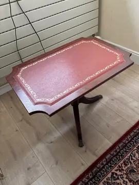 table anglaise dessus cuir
