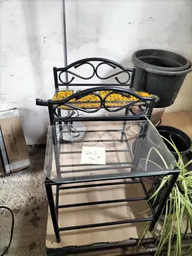deux chevets table en verre