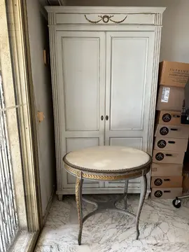armoire et table