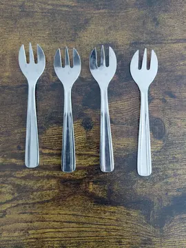 4 fourchettes à huîtres