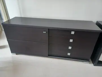 Buffet avec 4 tiroir et une porte coulissante