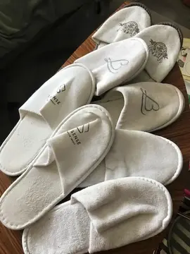 4 paires de chaussons d'hotel en éponge