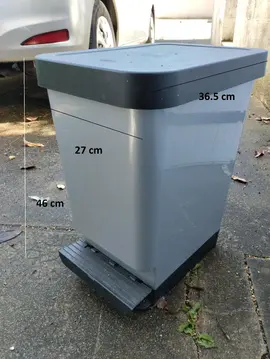 Poubelle plastique
