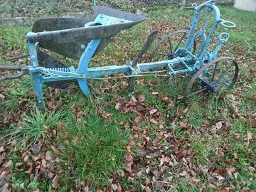 A donner charue décorative