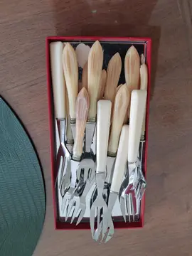 fourchette pâtisserie et huitre