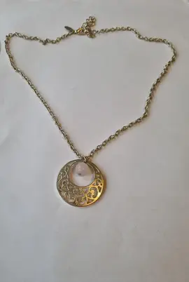 Collier perle au centre