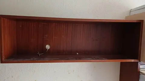 Étagère fermée en bois plein