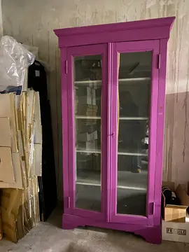 armoire en bois peint