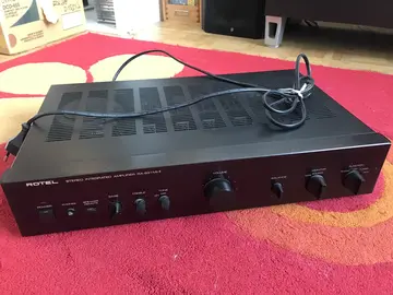 Ampli ROTEL