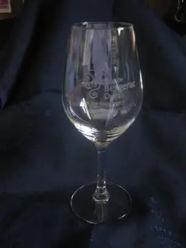 4 verres à vin sérigraphiés Vins de Bergerac Duras diamètre du buvant 5cm hauteur 18cm
