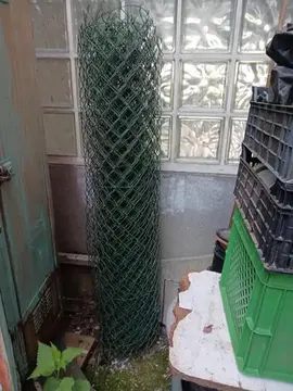 GRILLAGE DE 6 0 7 METRES AVEC SES PIQUETS