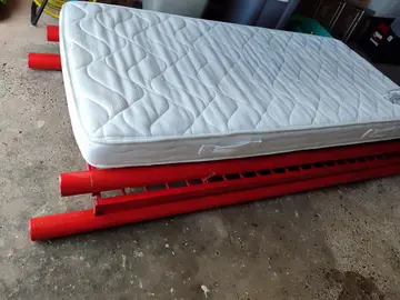 très très urgent : lit mezzanine 1 personne + matelas