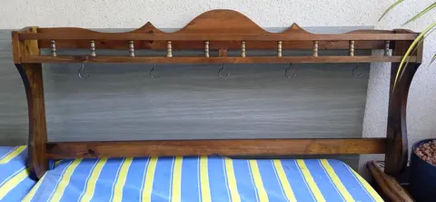 SUPPORT CASSEROLES ET DECORATIONEN BOIS BRUT EN TRES BON ETAT