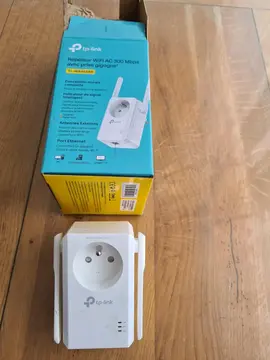 Répéteur WiFi AC avec prise gigogne