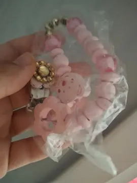 attache tétine rose