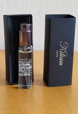 Grand échantillon de parfum "By Kilian"