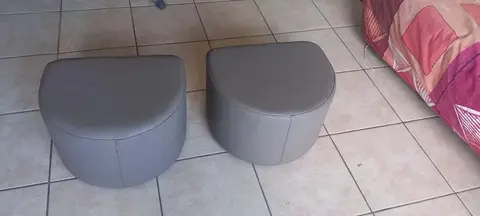 2 POUF EN SIMILI CUIR
