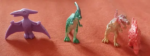 4 petits dinosaures