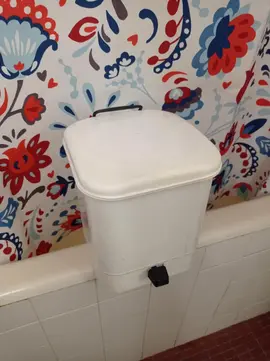 Poubelle de salle de bain