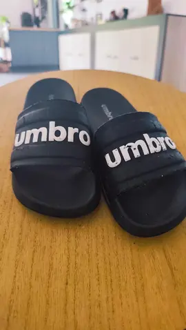 [RÉSERVÉ] Mules / Claquettes Umbro 34