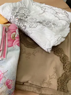 différentes nappes et serviettes de table