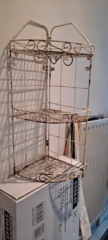 Etagère d'angle en métal