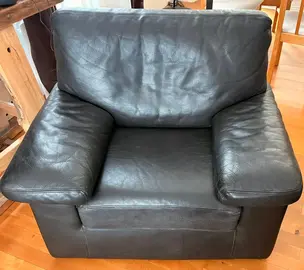 Fauteuil en cuir noir