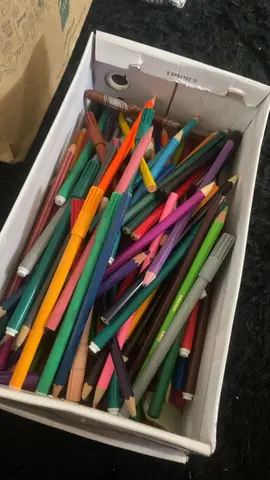 crayons couleurs + feutres